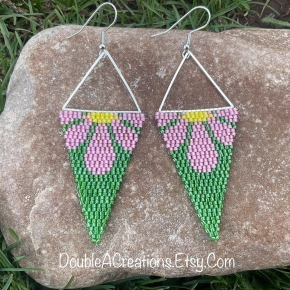 PINK and Green Daisy Triangle Beaded Earrings, New, Handmade by Me - Picture 3 of 12
